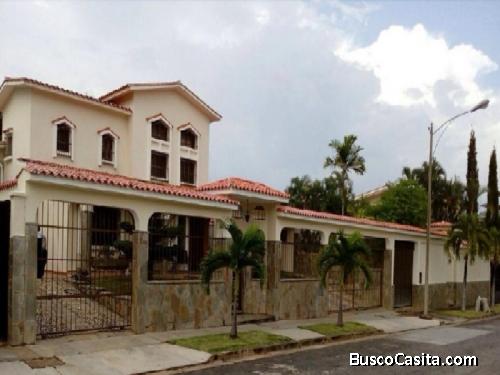 SKY GROUP VENDE CASA EN LA URBANIZACIÓN LA VIÑA