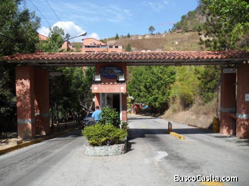 Vendo Apartamento Colinas de la Tahona 246m2