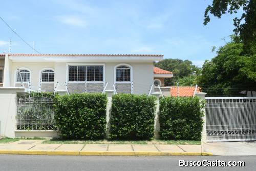 EN VENTA CASA EN LA URB. LA VIRGINIA