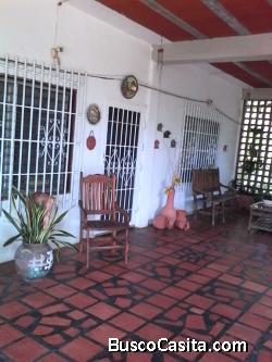 EN VENTA CASA Y EMPRESA EN BOCA DE UCHIRE