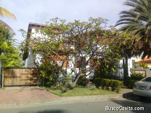 EN VENTA/ALQUILER CASA EN LA VILLAS, LECHERIA