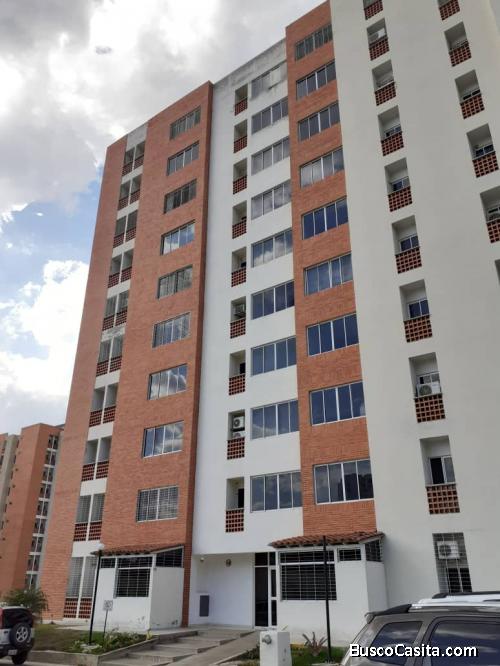 Zoraida Araujo Vende Apto. en Doral Country Mañongo