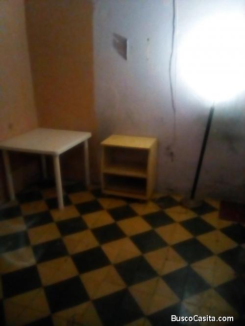 Habitación, para dama o caballero responsable en casa de familia