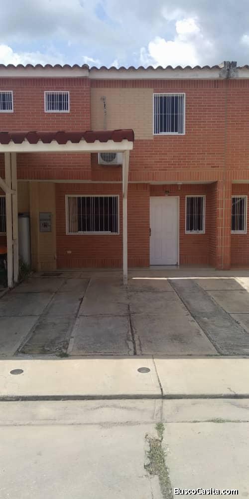 Zoraida Araujo Vende Town House en San Diego