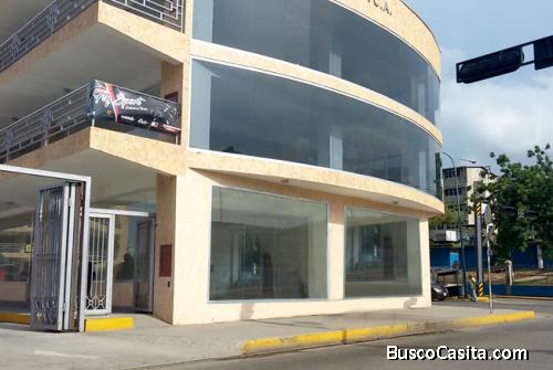 Se Vende Locales frente al Seguro Social Pto. Cabello - RLO1