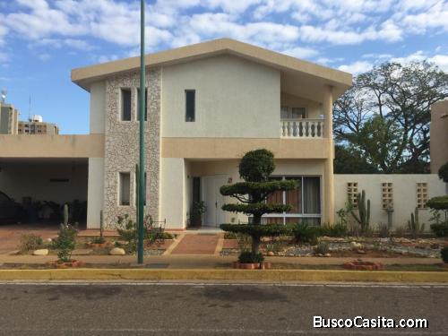 EN ALQUILER TH EN VILLA VENECIA ZONA NORTE DE MARACAIBO