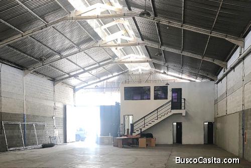 Yamily Ochoa Alquila Galpón Urb. Paraparal Los Guayos - YGL3