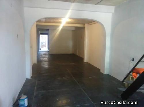 Vendo casa modelo 2 plantas en ricardo urriera cerca de la qav aranzazu