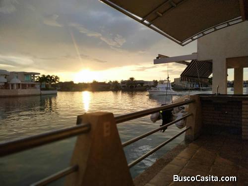 HERMOSO PALAFITO EN CASA BOTE A LECHERIA