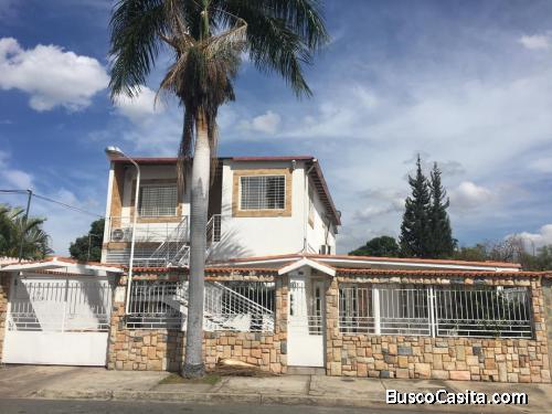 Casa de 2 plantas urb. Fundacion mendoza maracay 