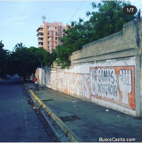 Vendo terreno en la A.V principal de caraballeda estado vargas VENEZUELA