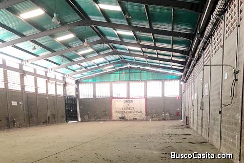 Galpón Zona Industrial Paraparal 3500 M2 en Venta - YGL9