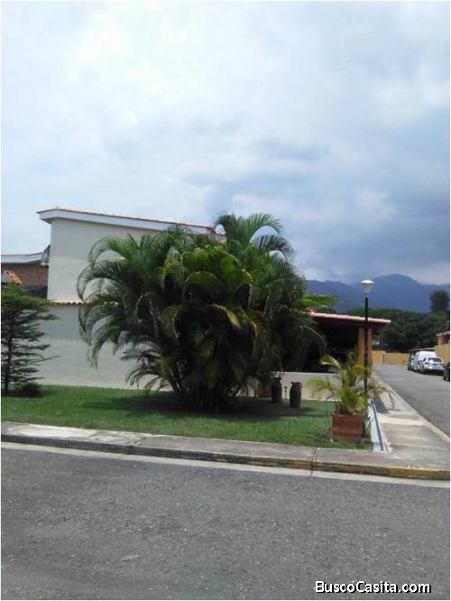 Zoraida Araujo Vende Hermoso Town House en San Diego