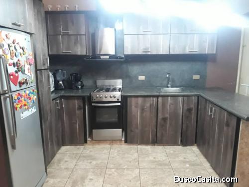 Vende Casa en URB. El Lago, San Joaquin de 180mts2