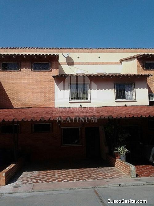 Sky Group Vende bello town house a estrenar, en Aves del Paraíso en San Diego