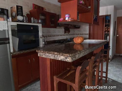 Vende Apto Planta Baja en URB. Buenaventura de 90mts2
