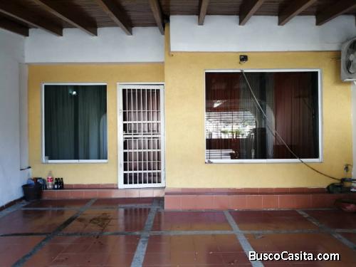 Carmen Delgado vende casa en La Esmeralda 