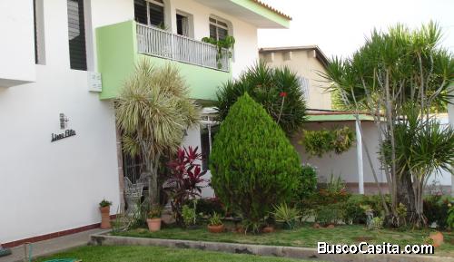 SE VENDE ESPECTACULAR CASA URB SANTA ELENA