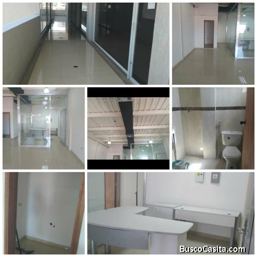 vendo o alquilo  local comercial en centro comercial Rivera real frente a percheros Barcelona 