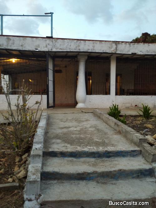 Vendo mi finca con 2 casas y piscinas