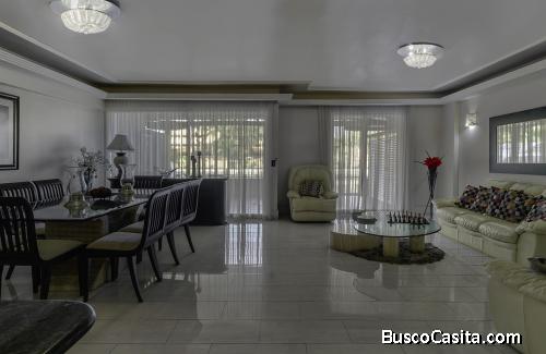 HERMOSO TOWN HOUSE EN LAS MARINAS