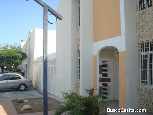 TOWNHOUSE VENTA URB. MONTE BELLO REF. 5185