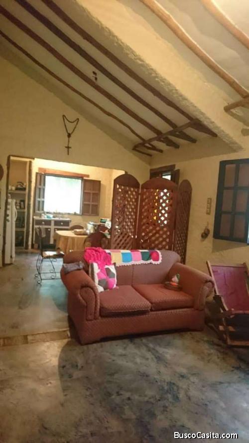 Vende Parcela con una  Casa Colonial ubicado en la Via q comunica Aguirre con Montalban ( conjunto p