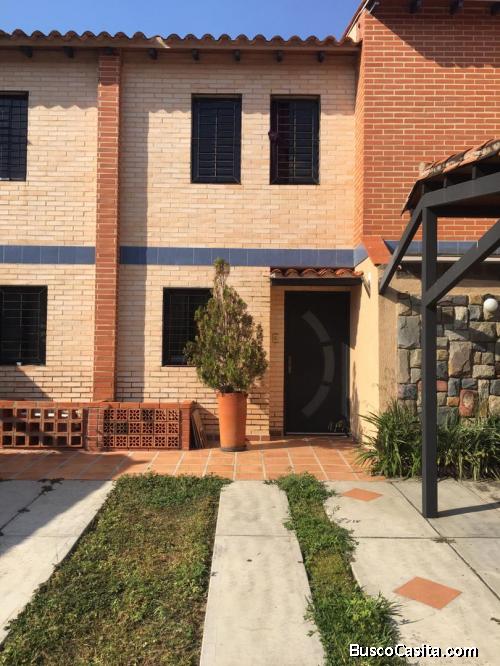 Town house en venta naguanagua tazajal MATH-167