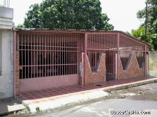 SE VENDE CASA EN LA URBANIZACION LA VICTORIA