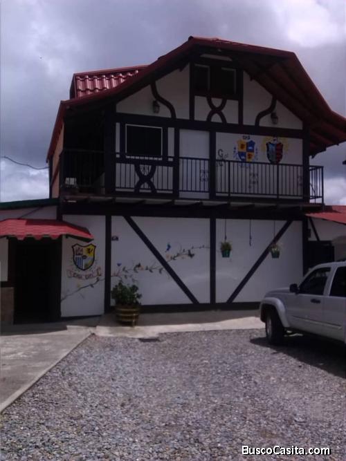 ARAGUA PROPIEDADES 04243013718 Vende Casa en La Colonia Tovar