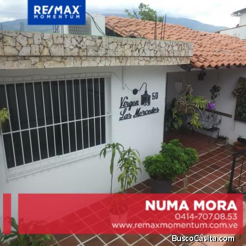 Se Vende bella Casa en La Urb. Jiraharas II