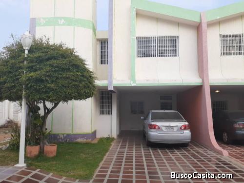 MD TE ALQUILA TH EN VILLA LILA ISLA DORADA API 5229