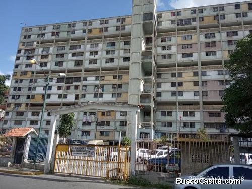 Apartamento en Sierra Maestra 23 de Enero piso de baja densidad 3 habitaciones 1 baño 1 puesto d