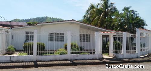 Quinta en Urb Los Jardines