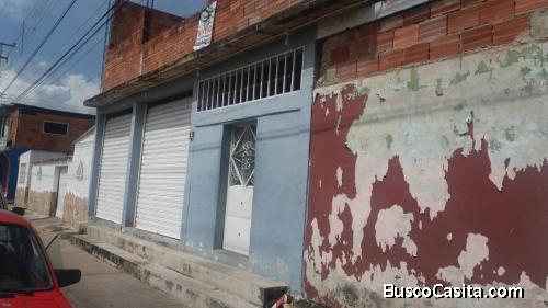 Casa con Locales Comerciales