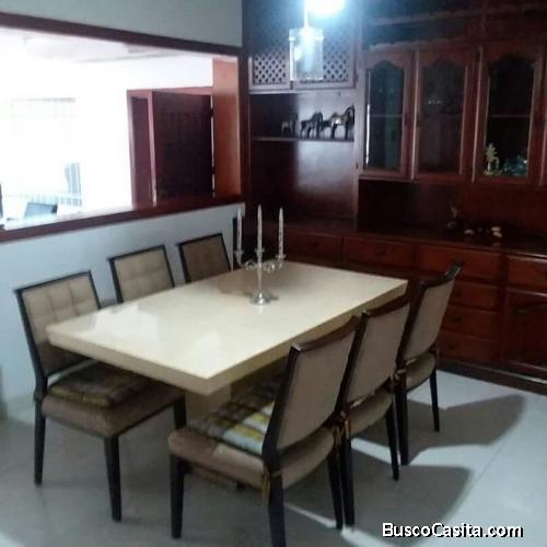 Vende quinta en Trigal Norte, con acabados modernos y diseño moderno.