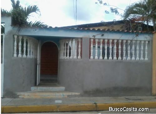  Vendo cómoda casa en charallave