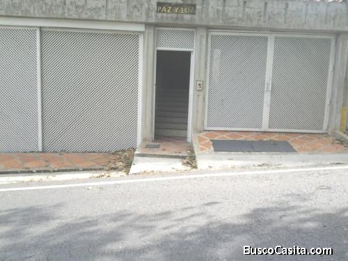 Cómoda casa, de 3 niveles, con espectacular vista al Ávila en Colinas de Bello Monte