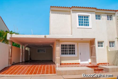 HERMOSO Y AMPLIO TOWNHOUSE EN VILLA PALMA REAL - MARACAIBO - EDO ZULIA