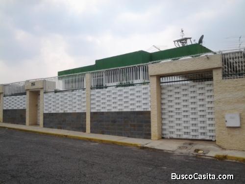 EN CUMBRES DE CURUMO, hermosa casa en calle cerrada,vigilancia y circuito cerrado de TV