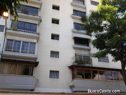 EN LAS ACACIAS, Excelente Apartamento muy bien mantenido, en Edificio de baja densidad