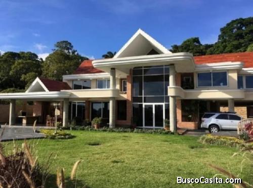 CASA URB. LAGUNITA COUNTRY CLUB