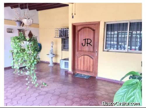 Vendo CASA/URB. LOS BUCARES, AV. ATLÁNTICO. 