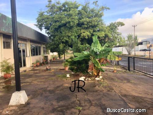 Vendo TERRENO INDUSTRIAL CON OFICINAS Y NAVES, UNARE. 