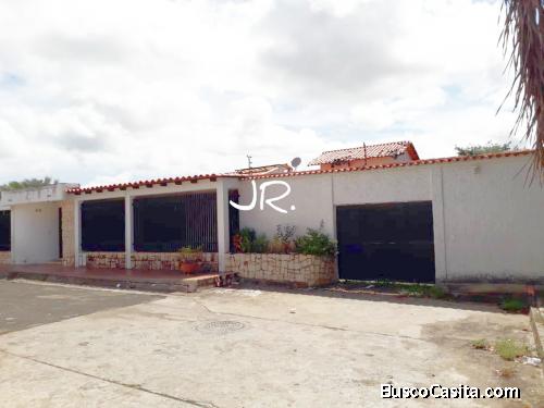 Vendo CASA/URB. NARA, circuito cerrado. 