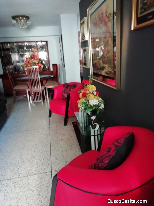 EN LA CANDELARIA, completamente amoblado, Apartamento de 2 habitaciones,1 baño, 1 puesto de estacion