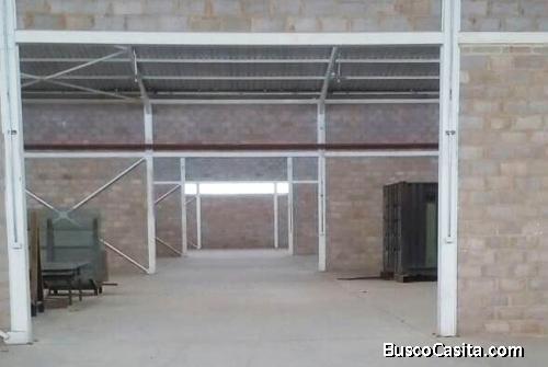 Yamily Ochoa Vende Galpones Urbanización Paraparal - YGL7