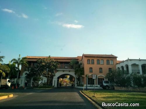 Venta de Tomwhouse Amoblado en Pueblo Viejo