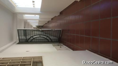 Venta de apartamento estilo townhause de 3 niveles 