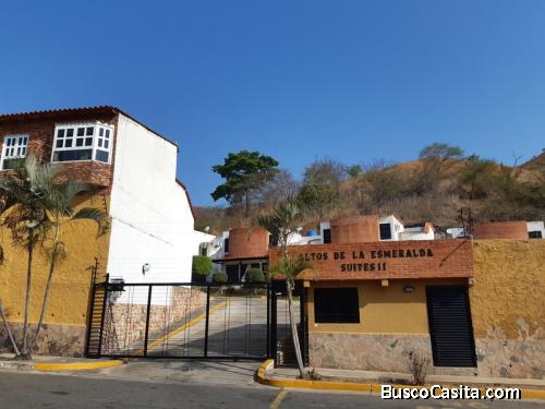 Townhouse en Venta en Conj. Res. Altos de la Esmeralda Suite II